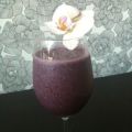 Purple-berry smoothie & raw treats