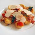 Potatisgnocchi med knaperstekt bacon