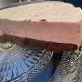 Glasstårta med kladdkakebotten och jordgubbar -[...]