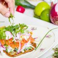 Kallrökt lax på toast med krämig löksallad, 4[...]