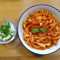 Pasta i tomatsås med mozzarella & basilika