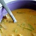 Soppa av kokosmjölk med kyckling, curry och[...]