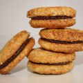 Havrekakor med chokladfyllning