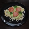 Spaghetti med broccolisås och korv