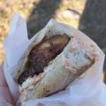 Kycklingsandwich med koriandercoleslaw.