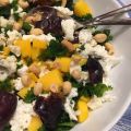 Julig honungsdressad vegosallad med grönkål,[...]