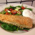 Sesampanerad laxfilé med grönsallad, halloumi[...]