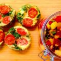 Muffinsomelett med mango- och hallonsallad -[...]