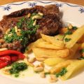 Entrecote med ruccola och pinjenötssås mm