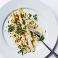 Vit sparris med beurre blanc