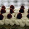 Hasselnötsrulltårta med hallongrädde!