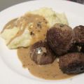 Älgköttbullar med gräddig trattkantarellsås