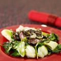 Lammfilé med svamp, nötter och stekt pak choi