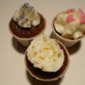 Chokladcupcakes med cream cheese frosting och[...]