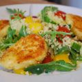 Sallad med pankopanerad halloumi