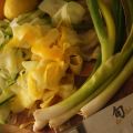 Zucchinipasta med citronkyckling