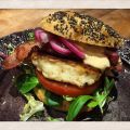 HALLOUMIBURGARE MED BACON, SYRAD RÖDLÖK OCH[...]