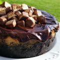 BAKED SNICKERS FILLED OREO CHEESECAKE