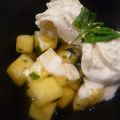 Syrlig ananasdessert med mynta och glass