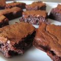 Mörka kladdiga brownies med espresso smak