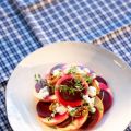 Rödbets- och äppelsallad med pepparrotsdressing[...]