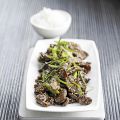Yakiniku med sesamfrön och purjolök