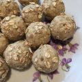 Glutenfria vita chokladbollar med havregryn,[...]