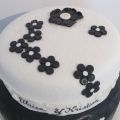 Bröllopstårta i svart och vitt