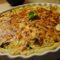 Vegetarisk paj med zucchini och tomat