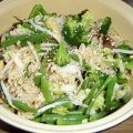 Krispig nudelsallad med hot and sour dressing