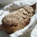 Nötbröd med surdeg