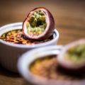 Saffrans-crème brûlée med passionsfrukt