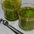 Grön het och nyttig soppa/drink[...]