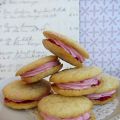 Raspberry whoopie pies