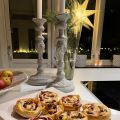 Smördegssnurror med brie, lingon och valnötter