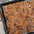 Pepparkaks- och lingonbullar med glasyr och[...]