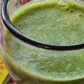 Fräscht grön klorofyllsmoothie med massor av[...]