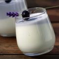 Lavendel- och blåbärspannacotta