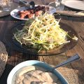 Zucchinisallad med tahinidressing