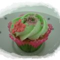 Mini Jordgubbs- och citroncupcake fylld med[...]