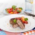 Grekiska färsbiffar med tomatsallad