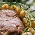 Köttfärslimpa med gräddsås och färsk potatis