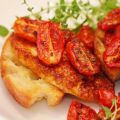 Rostade tomater med halloumi och crostini - en[...]