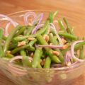 Sallad på haricots verts med rostade pinjenötter