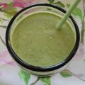 Grön skön smoothie med cashewmjölk, avocado,[...]