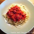 Pastasås med bacon och tomat