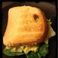 Glutenfri macka med avocado & pecorinoost !
