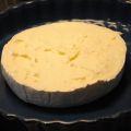 Ugnsbakad brie med valnötter och honung