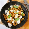 Pumpagnocchi med chèvre och salvia
