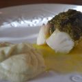 Pollockrygg med pestotäcke, pure & smörsås